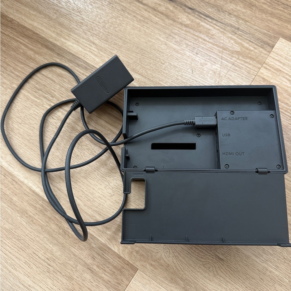 Nintendo Switch Console - Picture 12 of 16